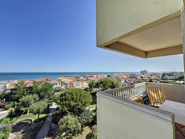 1BR in Carnon - Sleeps 4 - Near Beach and Shops - TV, Washing Machine, Dishwasher, Parking — photo 2