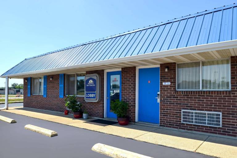 Americas Best Value Inn Sullivan — photo 5