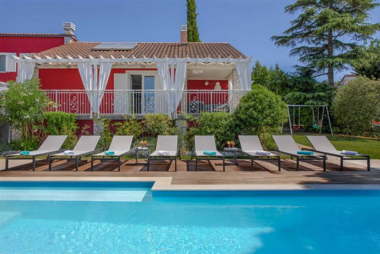 Villa with yard, barbeque & terrace — photo 3