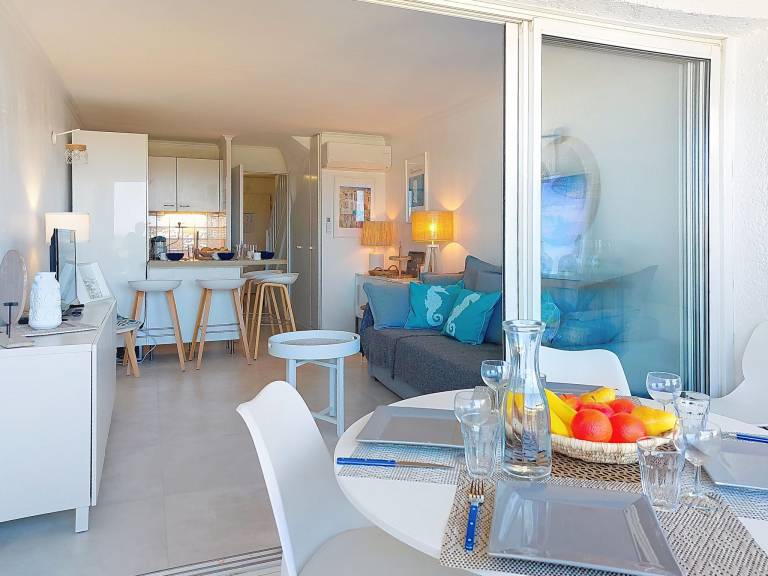 Rental apartment with yard, terrace & pool | Sea view — photo 2