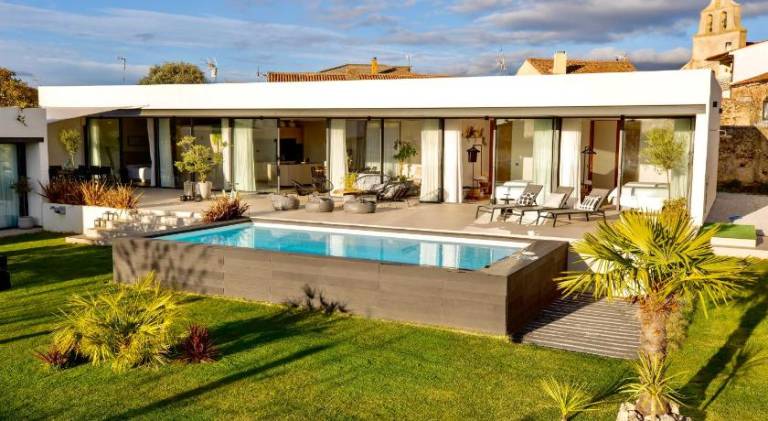 Villa with pool in Salamanca