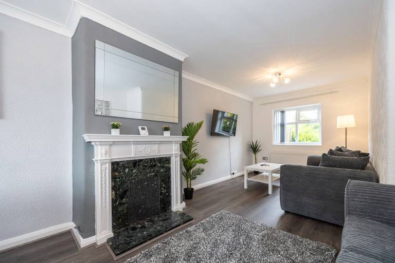 Modern Spacious 2 Bed Home w Garden in Liverpool