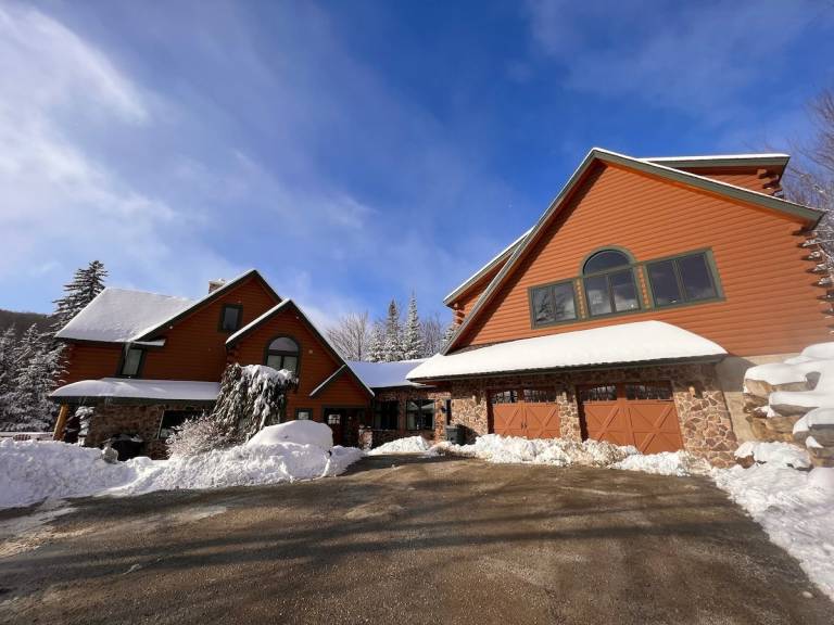 The Slopeside Estate Guesthouse: Ski On/Off, Hot Tub, Views! — photo 5