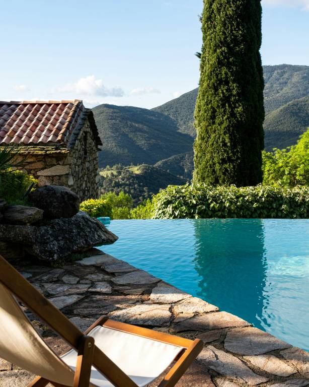 House with private pool, yard & grill — photo 3