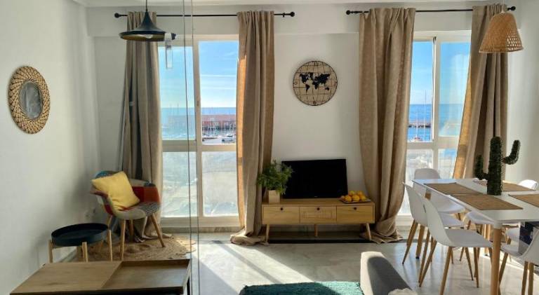 Fully equipped holiday apartment with yard & private pool | Beach nearby | Perfect for remote work | Dogs allowed in Marbella