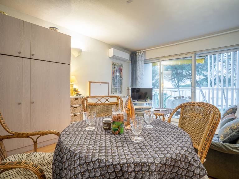 Fully equipped holiday apartment with pool, terrace & yard | Next to the beach | Pets allowed — photo 5