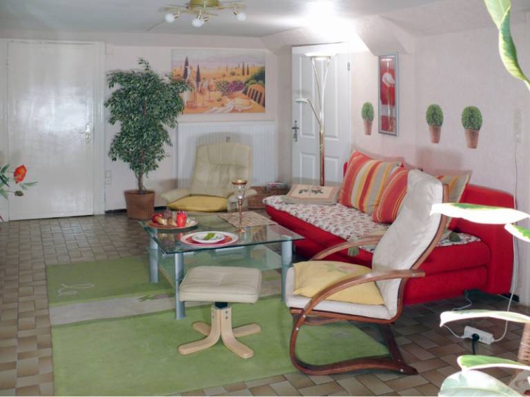 Apartment with garden — photo 2