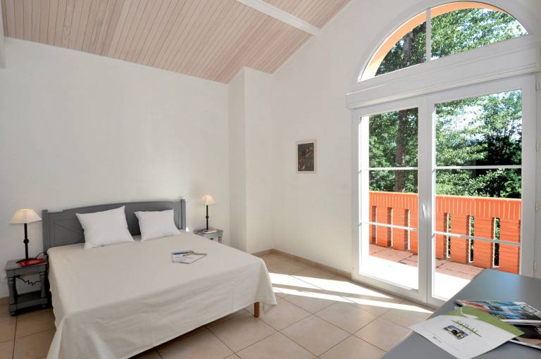 Villa with garden, pool & patio | Golf view — photo 4
