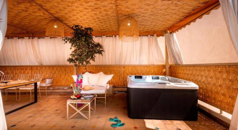 Holiday apartment with jacuzzi — photo 3