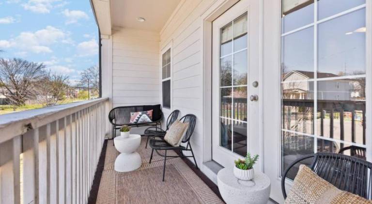 Vibrant Home in The Nations with Garage Walk to Restaurants and Shops — photo 4