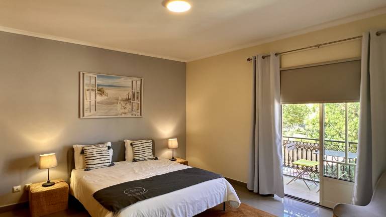 Rental apartment with patio, pool & yard — photo 5