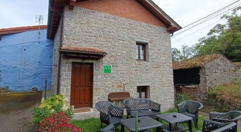 Rental apartment with yard in Llanes