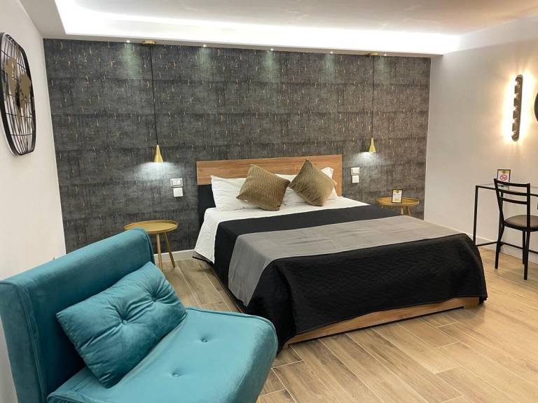 House with 1 room for 4 persons in Casoria