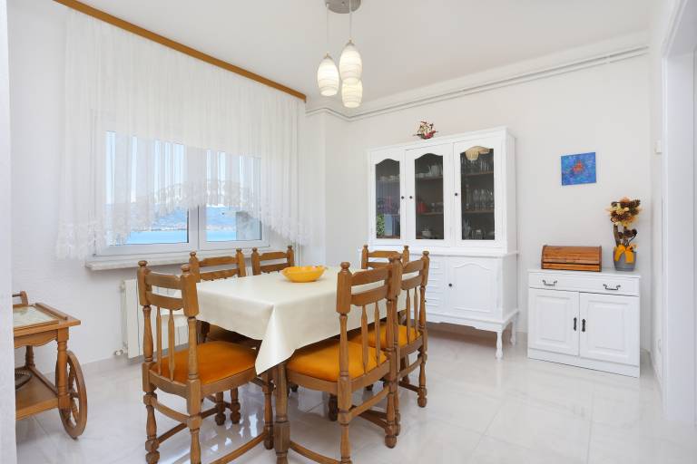 Two bedroom apartment near beach Arbanija, Čiovo (A-18661-a) — photo 5