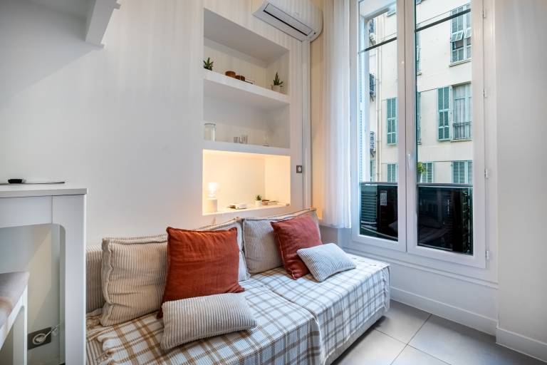 Holiday apartment | Near Russian Orthodox Cathedral | City view — photo 2
