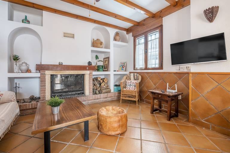 Vacation Home "El Valle Verde" with Mountain View, Private Terrace & Wi-Fi — photo 4