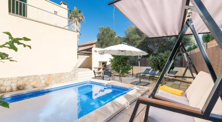 Villa with pool — photo 3