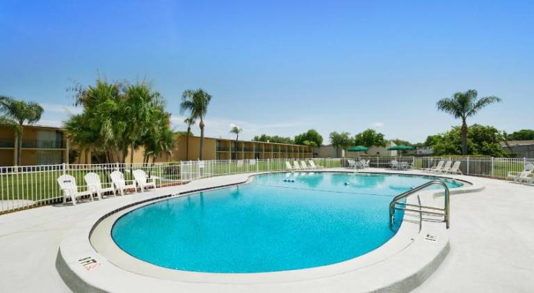 Howard Johnson by Wyndham Winter Haven FL — photo 2