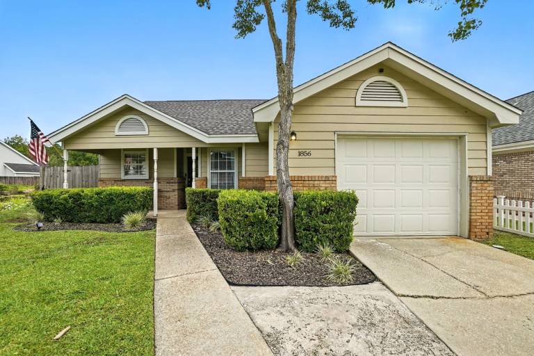 Family-oriented beautiful vacation home with garden, fast internet & grill | Sea view | Pets are welcome in Fort Walton Beach, FL