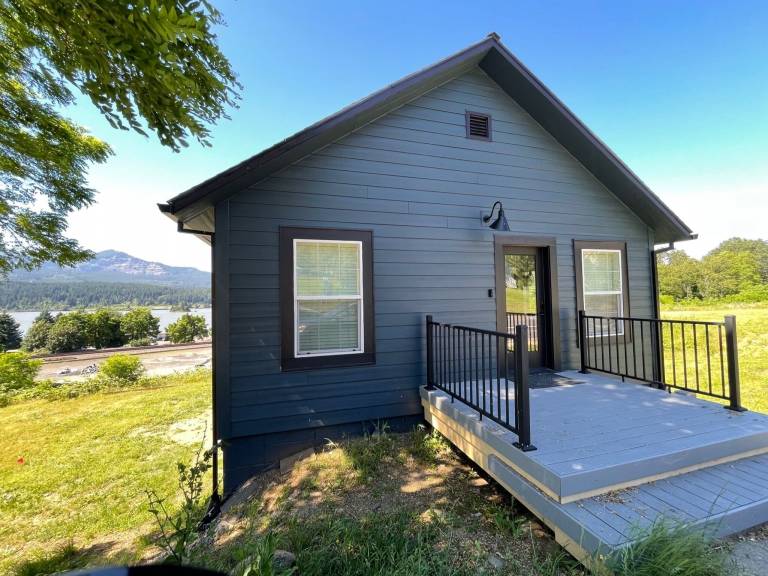 House  Cascade Locks