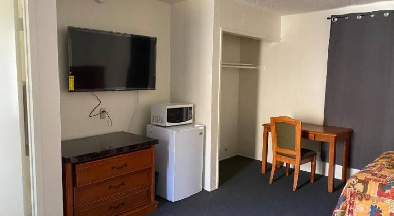 Golden Hills Motel — photo 2