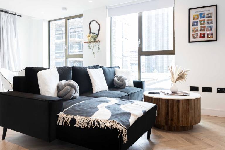 Supernova Suite & City Views