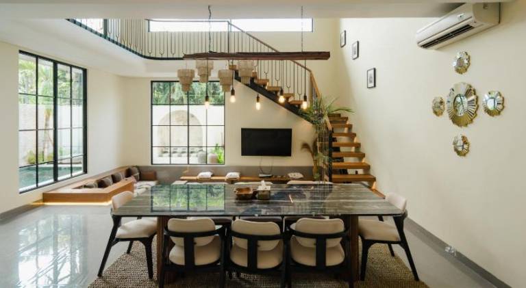 Villa with pool — photo 4