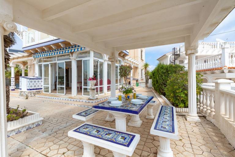 Villa with terrace, barbecue & yard | Garden view — photo 3