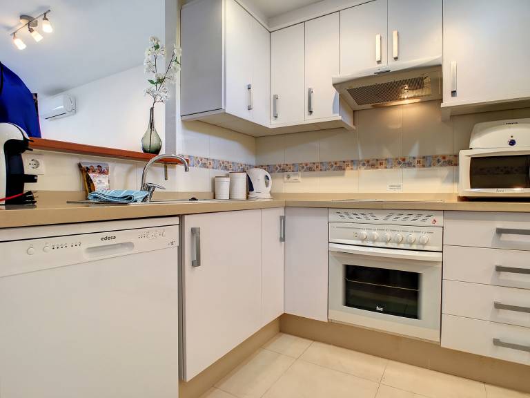 Fully equipped nice rental apartment with pool, patio & barbeque | Pets allowed — photo 5