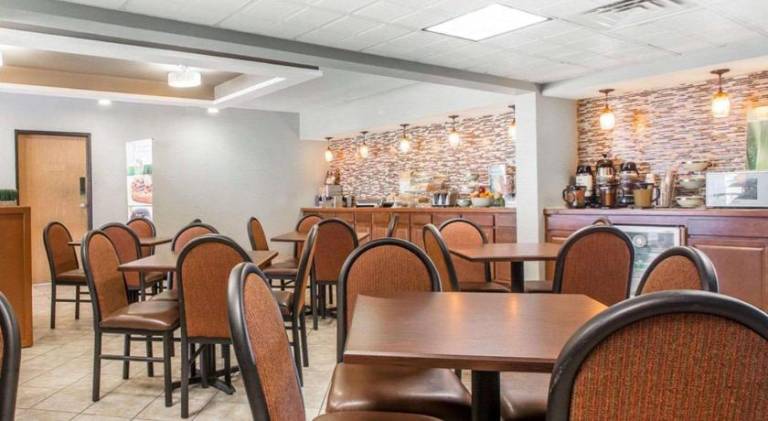 Quality Inn US65 & E Battlefield Rd Springfield — photo 4