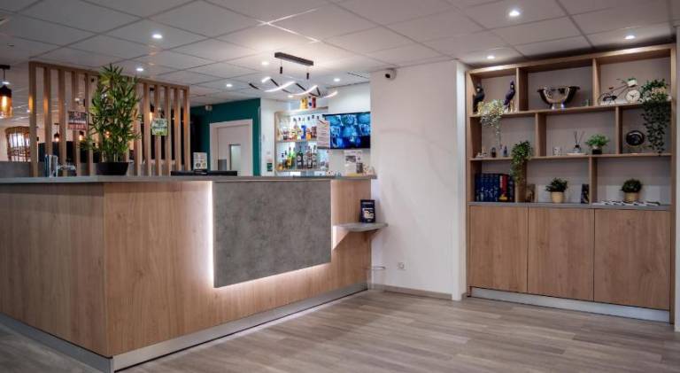 Contact Hotel Restaurant Bleu France Eragny Cergy — photo 3