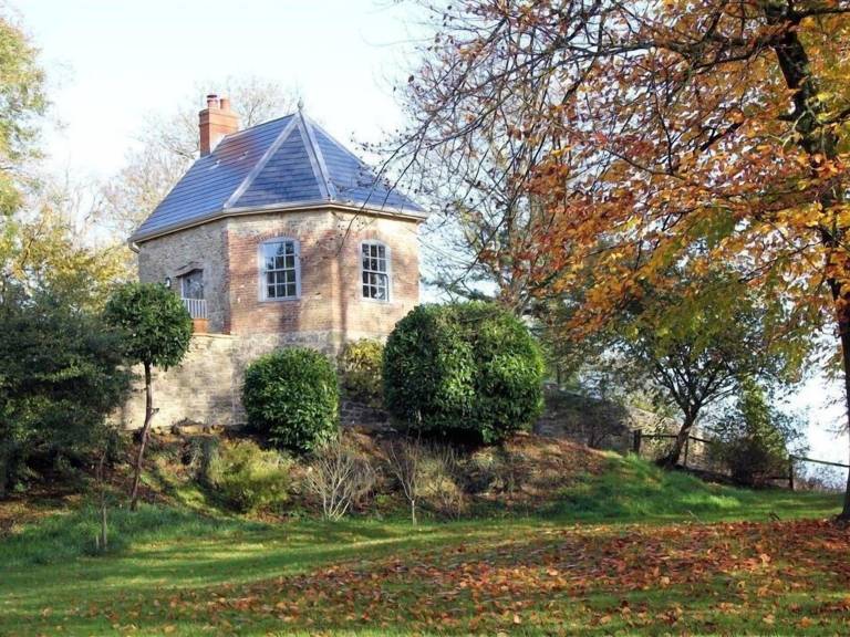 Cottage  Motcombe