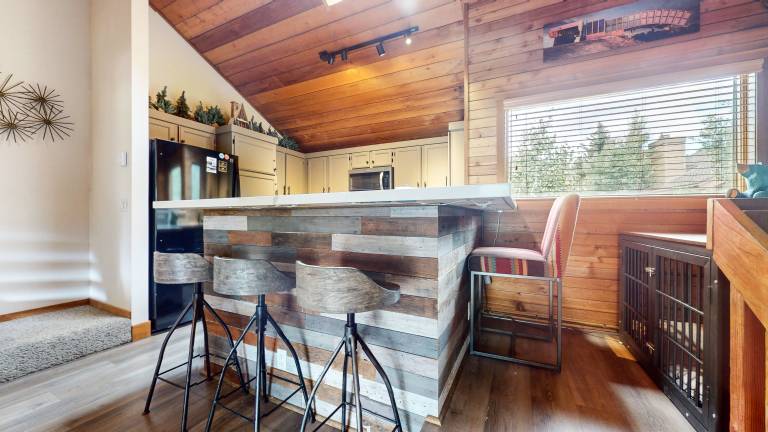 Condo with BBQ, sauna & hot tub | Mountain view — photo 4