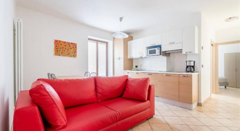 Serviced apartment with garden, patio & pool — photo 2