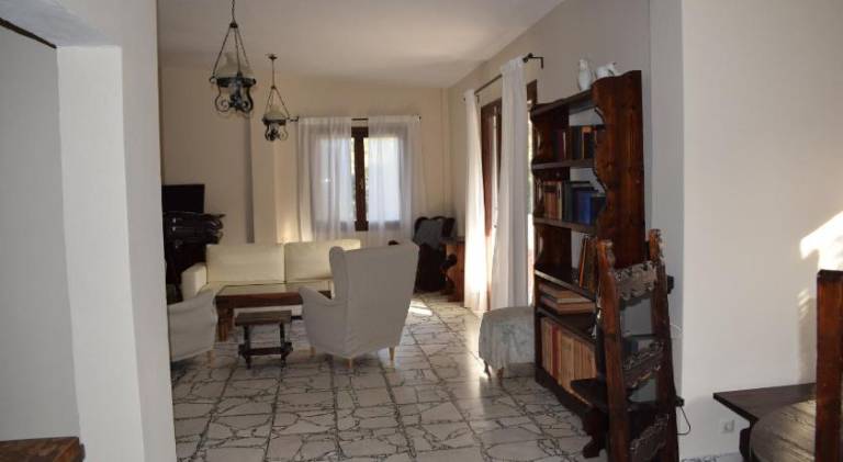 House with patio & garden — photo 2