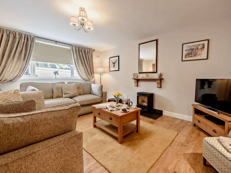 Fully equipped cottage with garden, terrace & BBQ | Pets allowed in Carmarthen