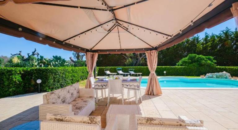 Villa with garden, terrace & private pool — photo 3