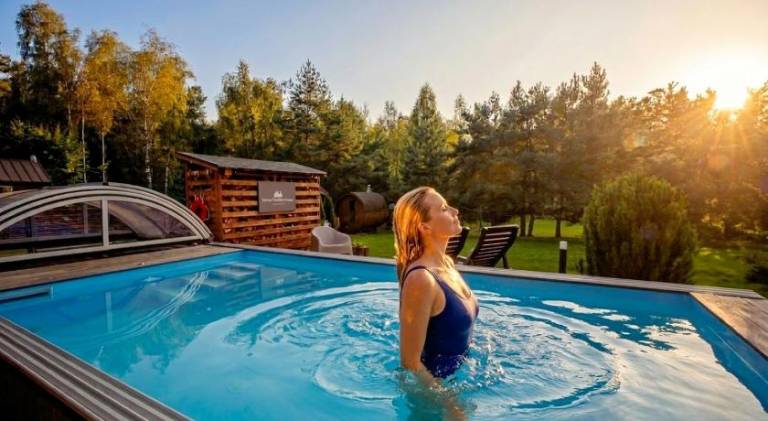 Lodge with pool, grill & patio in Ostróda