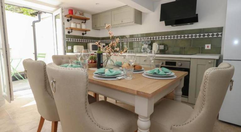 Spacious vacation home | Pets allowed — photo 3