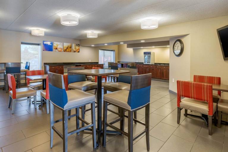 Comfort Inn Grand Rapids Airport — photo 4