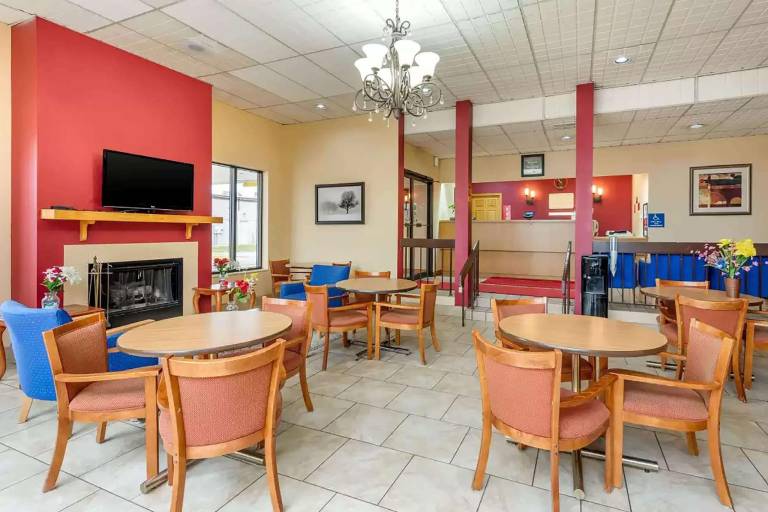 Super 8 by Wyndham Perrysburg/Toledo — photo 3