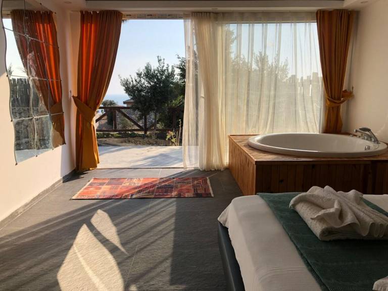 Vacation home with garden, jacuzzi & pool | Perfect for remote work | Pets are welcome — photo 2