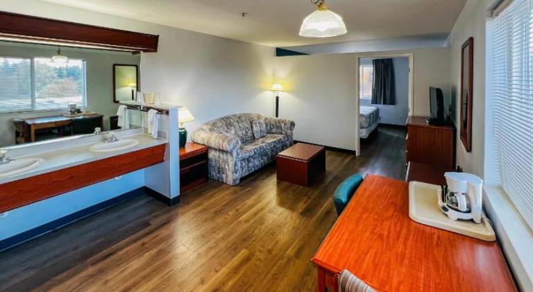 Studio 6 Suites Portland OR- I-5/OHSU — photo 2