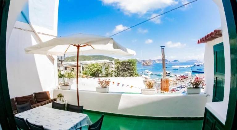 Rental apartment | Next to the beach | Pets are welcome in Ponza