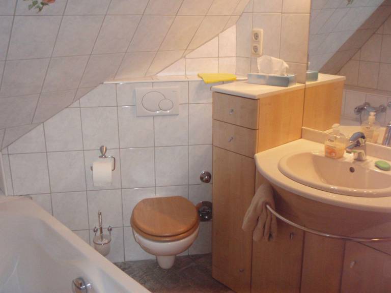 Beautiful rental apartment with BBQ, patio & garden | Pet-friendly — photo 4