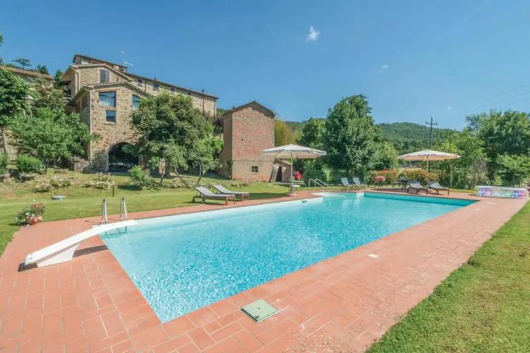 Family-oriented villa with private pool, barbeque & patio | Suitable for remote work | Pets allowed — photo 3