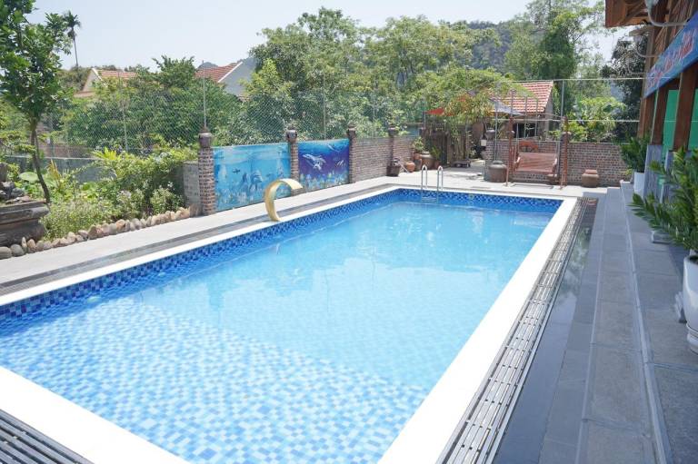 House with yard & BBQ | Water view — photo 3