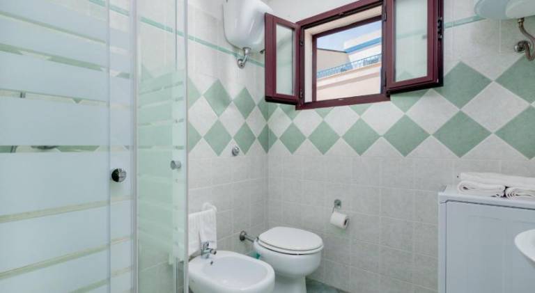 Holiday apartment with 2 rooms for 6 persons — photo 4