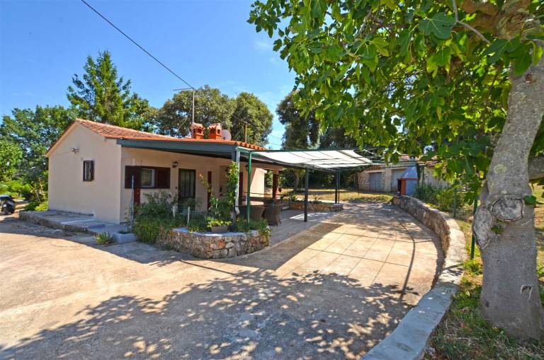 Fully equipped wonderful vacation home with pool, patio & garden | Pool view | Pet-friendly — photo 2