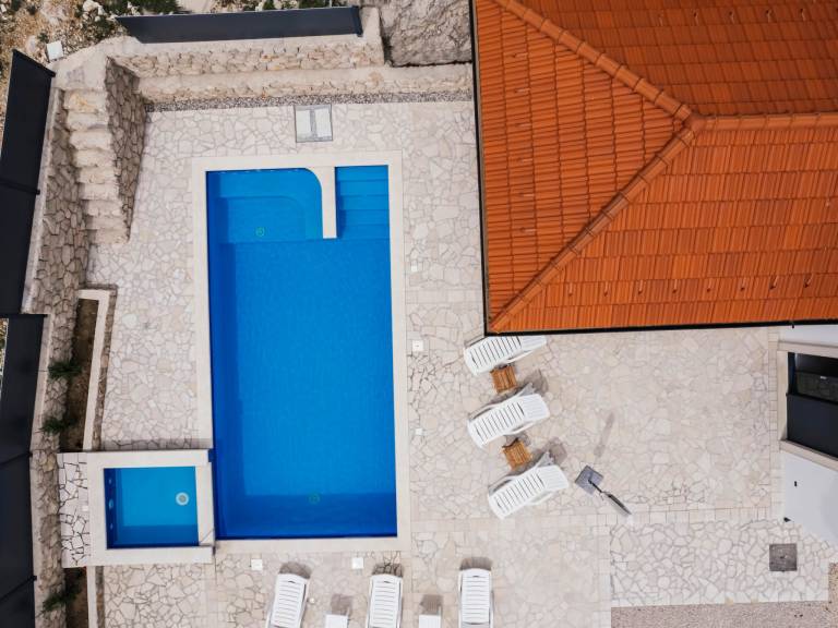 House with private pool, BBQ & terrace | Nature view — photo 2